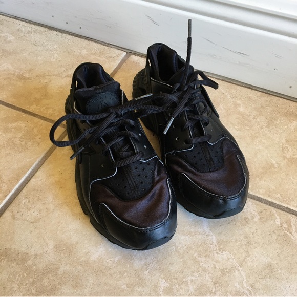 Nike Air Huaraches - Picture 1 of 10